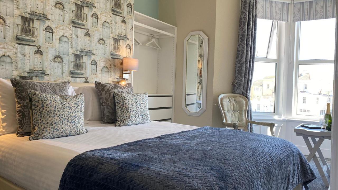 St John's 4*